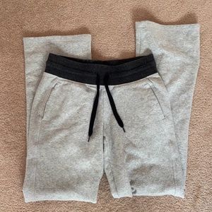 gray sweatpants